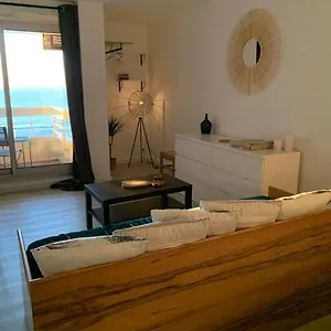 studio-les-pieds-dans-le-sable-vue-mer-balcon.biarritzhotels.info/
